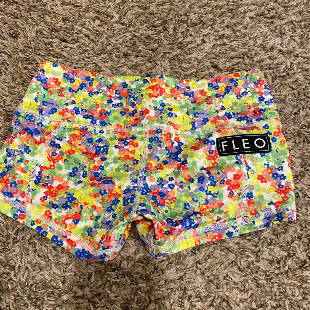 Fleo XS neon green low rise contour. Single lined monarch